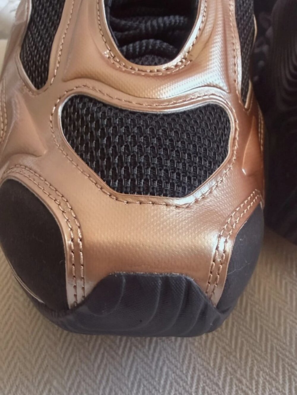 Nike Air Max Muse Women's Sneakers Rose Gold Metallic Black Size 10 New - Picture 6 of 14